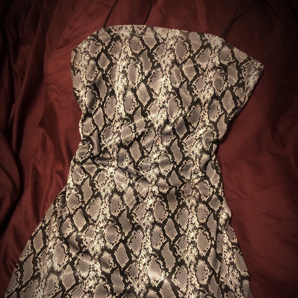 🎁✈️😊Gray & Black Snakeskin, Bodycon Mini Dress, by Ke•ned•ik - Picture 1 of 9